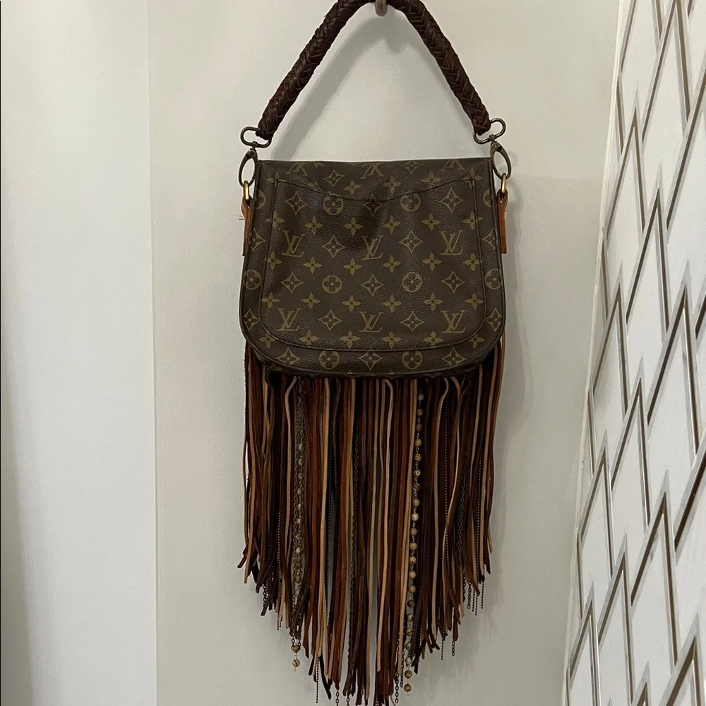 Vintage Boho World Traveler Fringe Designer Handbag (Large). Price is firm. - Picture 6 of 6